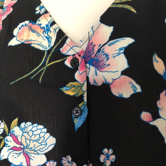 NWT Maurice’s floral tie front blouse - Picture 3 of 5